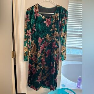 Floral Velvet Dress in Green and Pink Crushed velvet shalwar khameez set sz 40